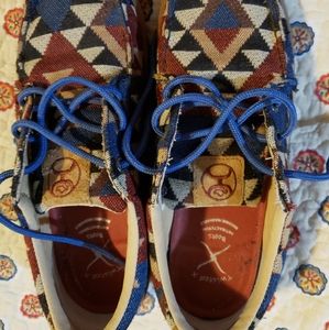 Women's twisted X shoes